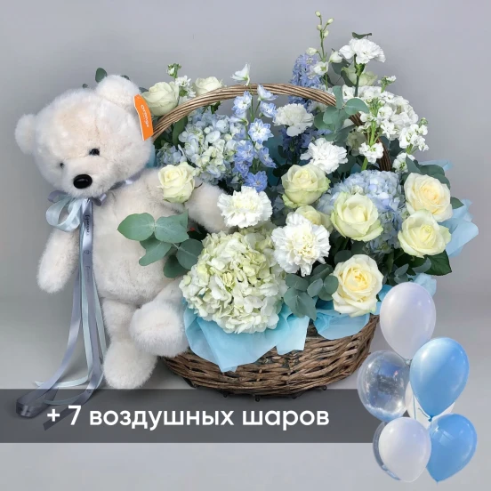 Композиция в корзине с игрушкой и связкой из 7 шаров